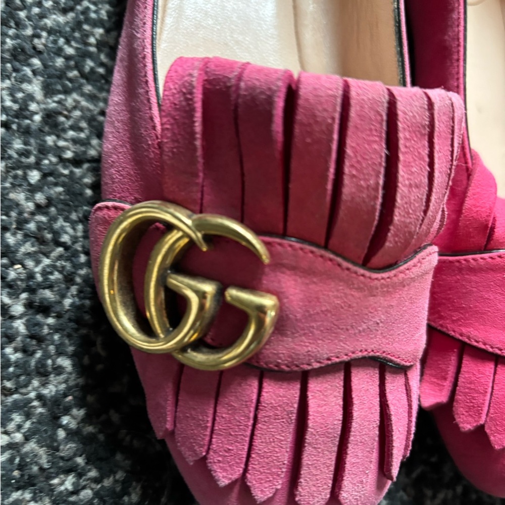 Gucci Fuchsia Loafers with Gold Detail - Picture 5 of 6